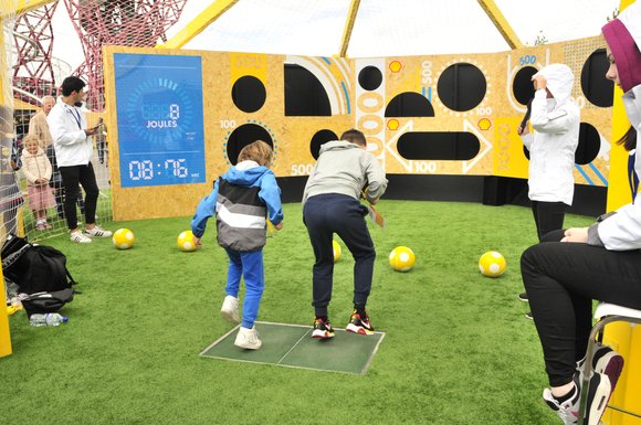 Piłkarze z prądem.